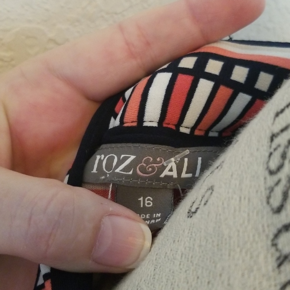 Roz & Ali Shift Dress - Picture 6 of 8